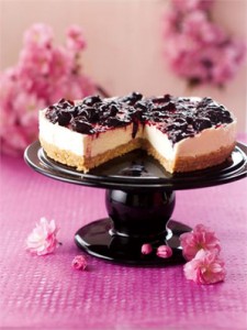 cheesecake com calda de cereja